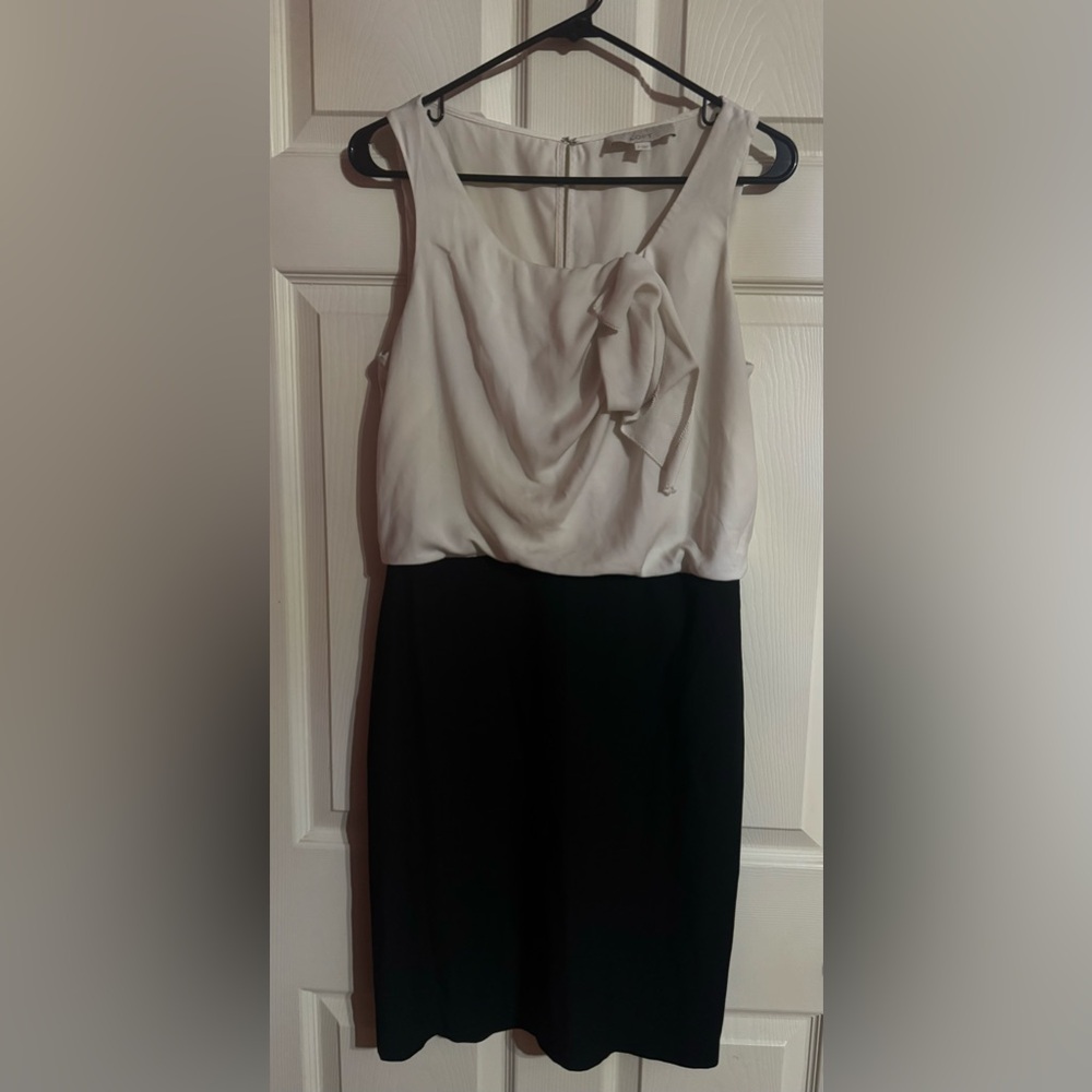 Ann Taylor Loft sleeveless black & white dress size size 8. Great for office!